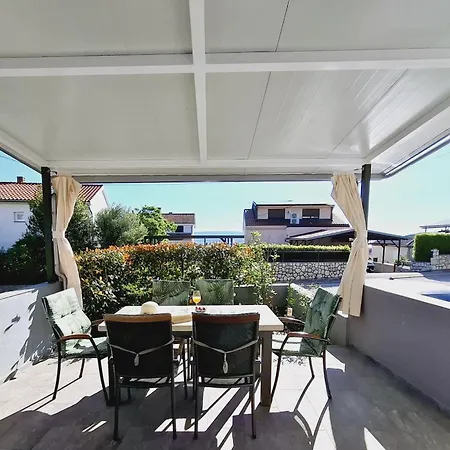 4* With Big Terasse Apartment