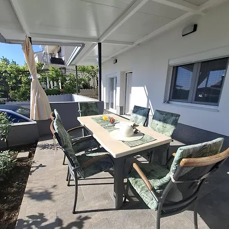 4* With Big Terasse Apartment